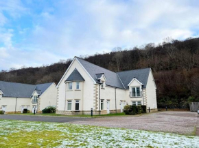 Corran, Glenloch View, Fort William 2-Bedroom Loch Side Flat